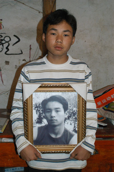 记万象城平台舍己救人的大学生王朴
