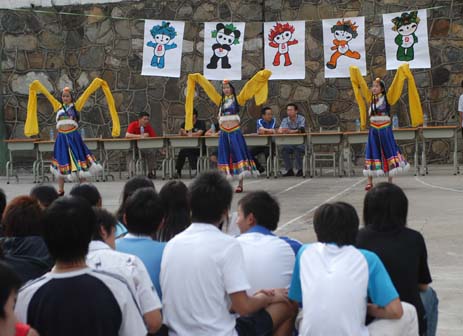 扬“五四”精神 迎奥运盛典 展学子风采