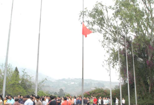 学院师生为“5.12”地震死难同胞默哀