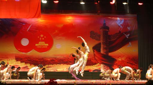 学院国庆60周年文艺晚会剧照组图之十五